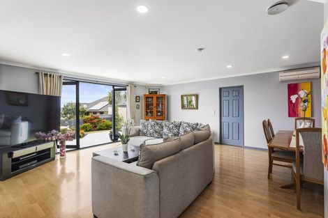 Photo of property in 95 Grovenor Drive, Orewa, 0931