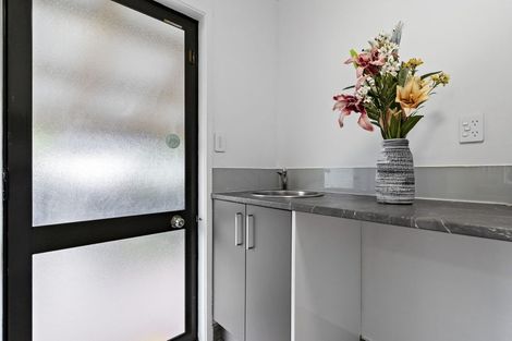Photo of property in 2/9 Wharf Road, Te Atatu Peninsula, Auckland, 0610