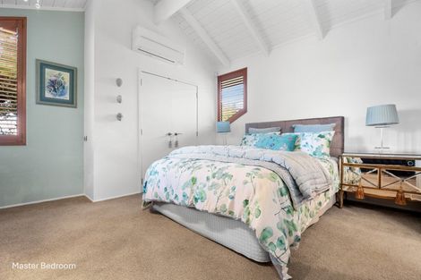 Photo of property in 19 Atarua Gardens, Waiatarua, Auckland, 0604