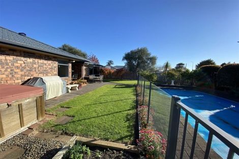 Photo of property in 2 Sunset Drive, Pukekohe, 2120