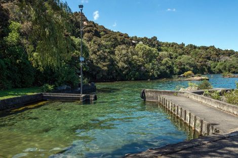 Photo of property in 43 Whakamoenga Point, Acacia Bay, Taupo, 3385