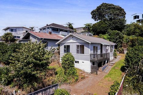 Photo of property in 54 Pioneer Road, Moturoa, New Plymouth, 4310