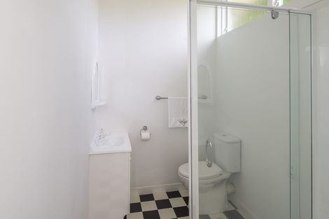 Photo of property in 10 Governor Road, Northland, Wellington, 6012