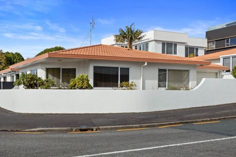 Photo of property in 1 Strandon Place, Strandon, New Plymouth, 4312
