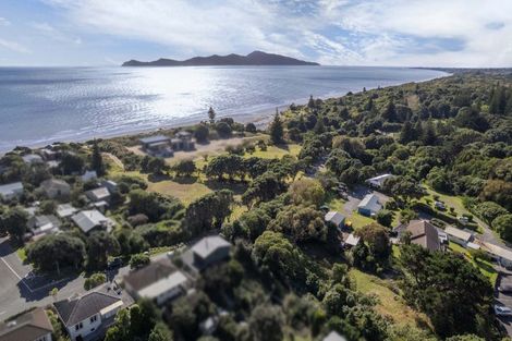 Photo of property in 166 Wellington Road, Paekakariki, 5034