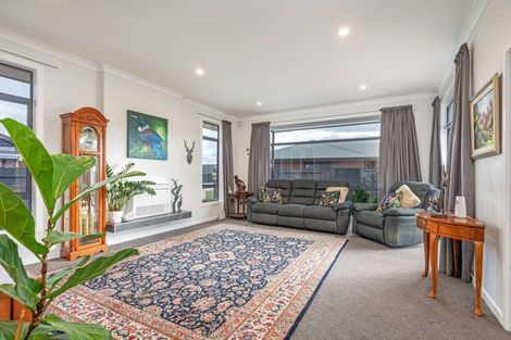 Photo of property in 8 Crabapple Close, Milson, Palmerston North, 4414