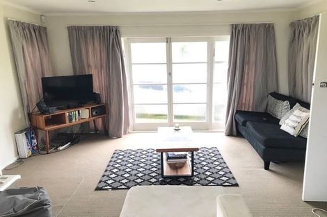 Photo of property in 76 Pupuke Road, Hillcrest, Auckland, 0627