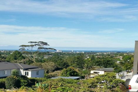 Photo of property in 1/8 Pupuke Road, Hillcrest, Auckland, 0627