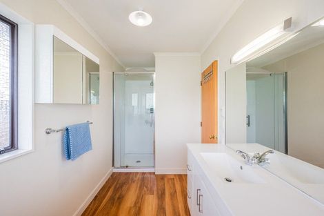 Photo of property in 57 Kapanui Road, Waikanae, 5036