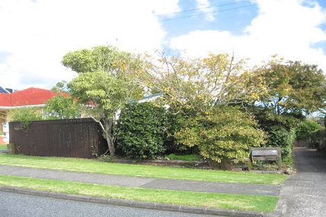 Photo of property in 166 Bleakhouse Road, Mellons Bay, Auckland, 2014