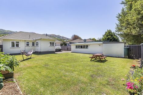 Photo of property in 28 Findlay Street, Tawa, Wellington, 5028