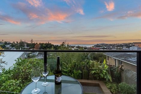 Photo of property in 2/55a Woodlands Crescent, Browns Bay, Auckland, 0630