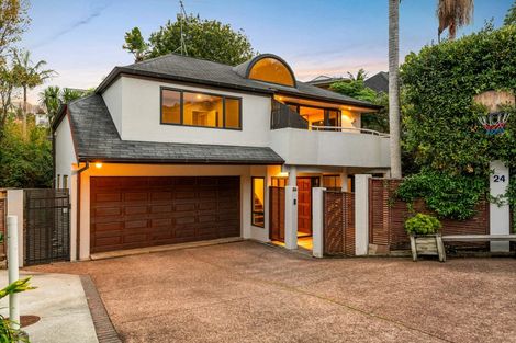 Photo of property in 2/24 Heathcote Road, Castor Bay, Auckland, 0620