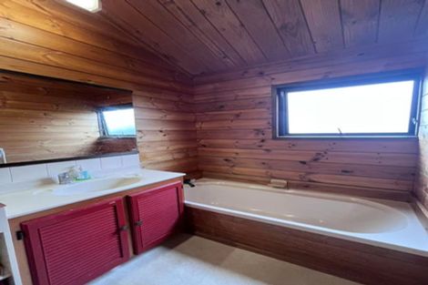 Photo of property in 86 Luckens Road, West Harbour, Auckland, 0618