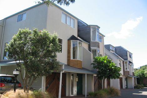 Photo of property in 17 Lawson Place, Mount Victoria, Wellington, 6011