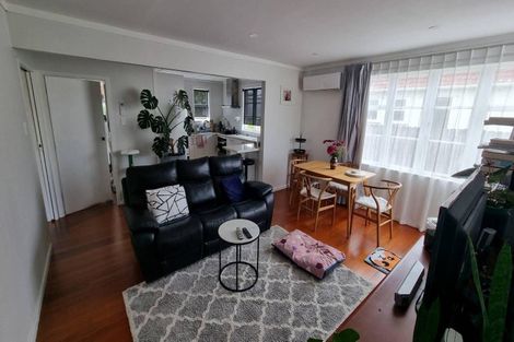 Photo of property in 2/11 Fruitvale Road, New Lynn, Auckland, 0600