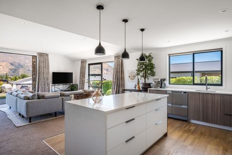 Photo of property in 16 Makomako Road, Wanaka, 9305