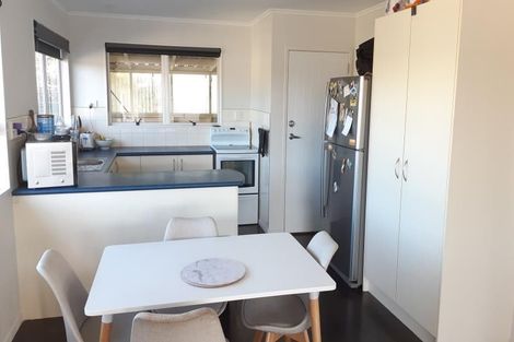 Photo of property in 11 Henry Curd Terrace, Pukekohe, 2120