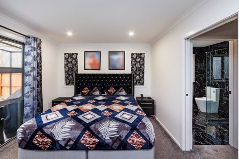 Photo of property in 12 Ivy Lane, Kelvin Grove, Palmerston North, 4414