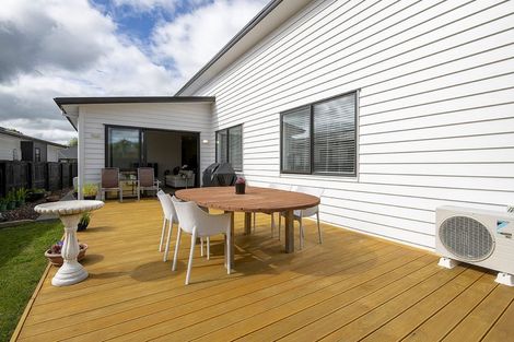 Photo of property in 29 Papa Orchard Drive, Kumeu, 0810