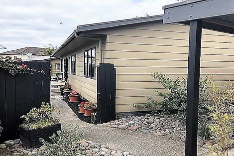 Photo of property in 19a Glenhaven Place, Te Atatu Peninsula, Auckland, 0610