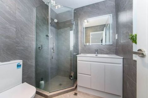 Photo of property in 2b Kororo Street, Northcote, Auckland, 0627