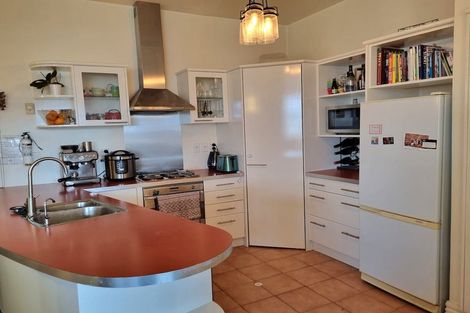 Photo of property in Endeavour Apartments, 10/125u Thorndon Quay, Pipitea, Wellington, 6011