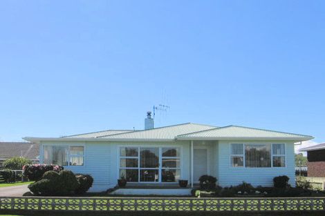 Photo of property in 6 Mark Perreau Place, Foxton, 4814