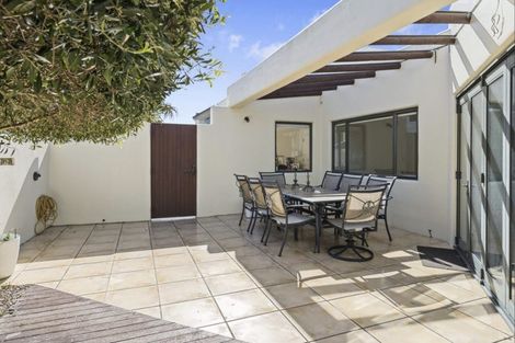 Photo of property in 25 Jordan Street, Island Bay, Wellington, 6023