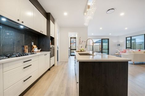 Photo of property in 11 Bunbeg Crescent, Flat Bush, Auckland, 2019