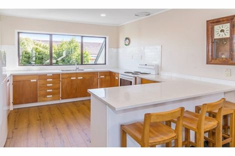 Photo of property in 1/82a Pupuke Road, Hillcrest, Auckland, 0627