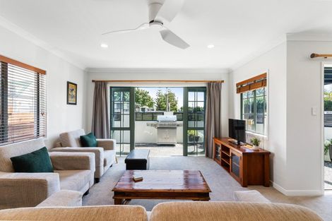 Photo of property in 201 Ocean Road, Whangamata, 3620