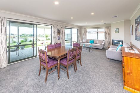 Photo of property in 33 Magnolia Crescent, Tawhero, Whanganui, 4501