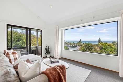 Photo of property in 1/33 Masterton Road, Rothesay Bay, Auckland, 0630