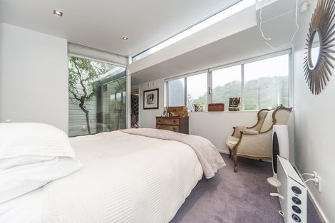 Photo of property in 64 Ranui Crescent, Khandallah, Wellington, 6035