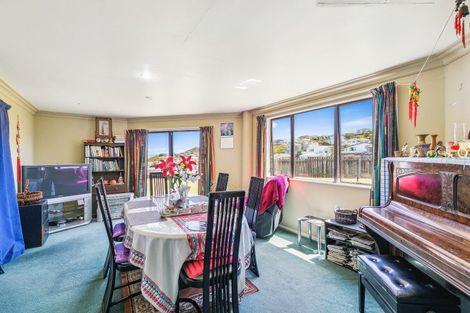 Photo of property in 20 Sunhaven Drive, Newlands, Wellington, 6037