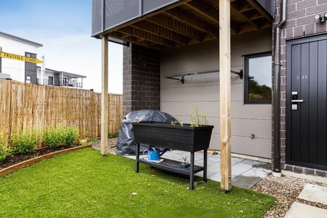 Photo of property in 1/1 Fruitvale Road, New Lynn, Auckland, 0600