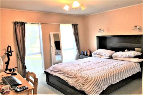 Photo of property in 2 Sherpa Place, Massey, Auckland, 0614