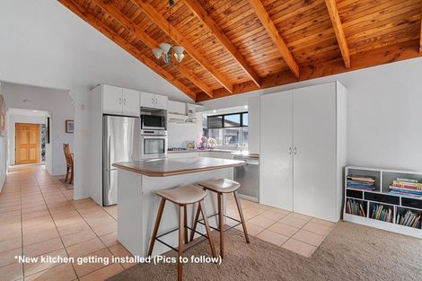 Photo of property in 8 Rarahu Place, The Gardens, Auckland, 2105