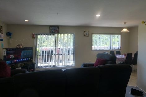 Photo of property in 50a Edmonton Road, Henderson, Auckland, 0612