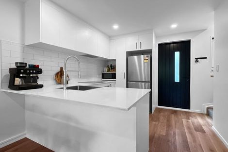 Photo of property in 31 Tokai Place, Glen Eden, Auckland, 0602