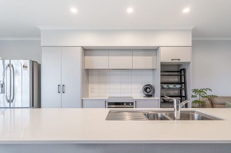 Photo of property in 20 George Square West, Wigram, Christchurch, 8025