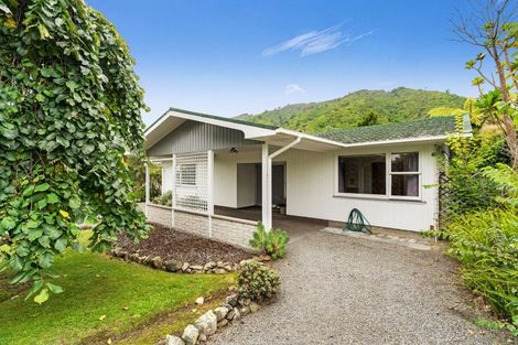 Photo of property in 13 Matenga Street, Waikanae, 5036