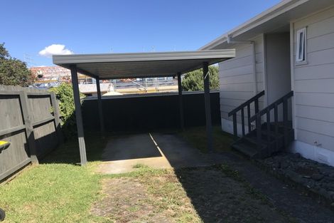 Photo of property in 28 Rewarewa Road, Te Atatu Peninsula, Auckland, 0610