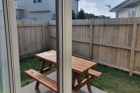 Photo of property in 40c Ruskin Road, Newlands, Wellington, 6037