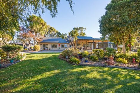 Photo of property in 34 Hazelhurst Line, Kelvin Grove, Palmerston North, 4470