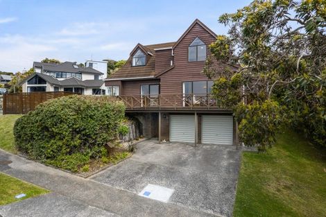 Photo of property in 16 The Crowsnest, Whitby, Porirua, 5024