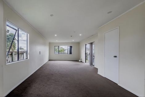 Photo of property in 17 Dungarvon Place, Clendon Park, Auckland, 2103