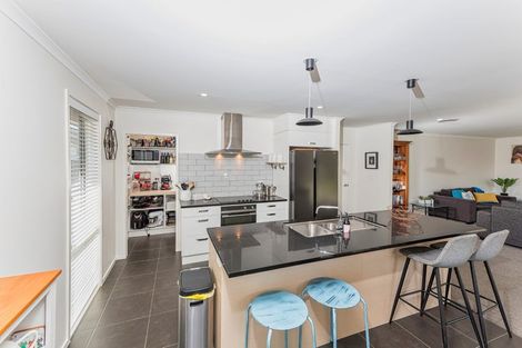 Photo of property in 13 Papa Orchard Drive, Kumeu, 0810