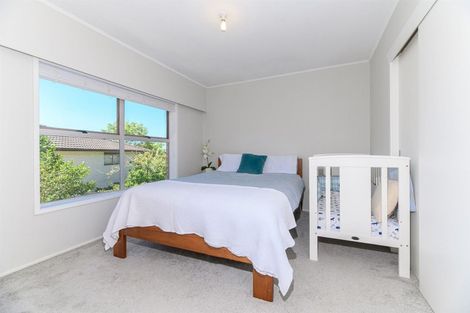 Photo of property in 2/54 Ayton Drive, Totara Vale, Auckland, 0629